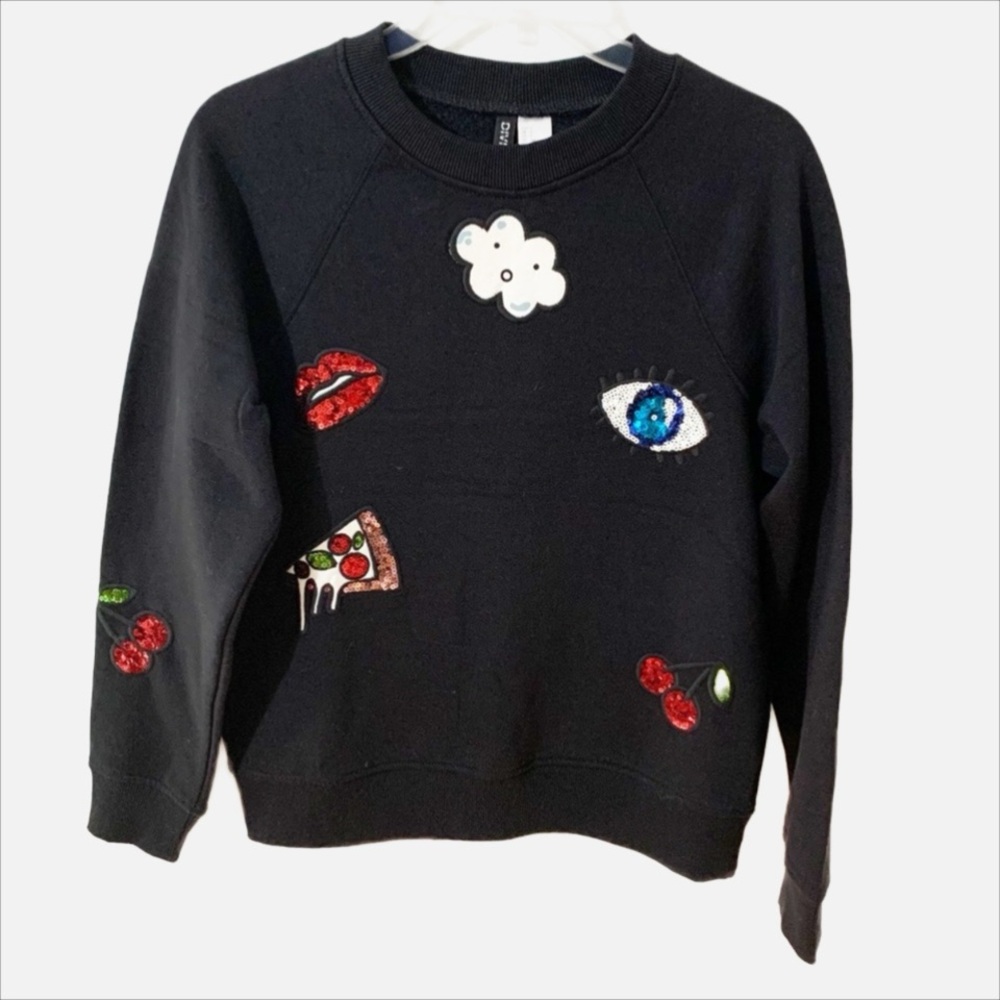 H&M Divided Black Long Sleeve Pullover Sequined and Embroidered Sweatshirt ⬛️🟥